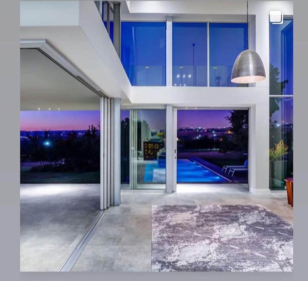 063b5985-4ca2-4926-b889-359d83a551a0